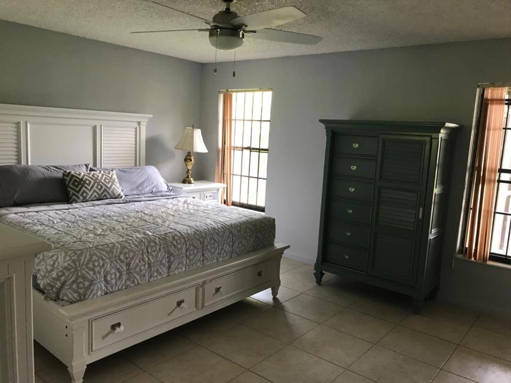 82-10Sw 135Av Villa Miami Buitenkant foto